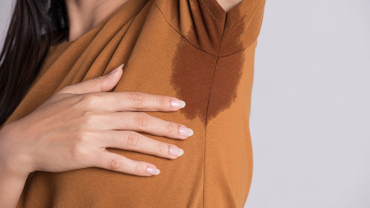 O melhor truque natural contra o mau cheiro nas axilas